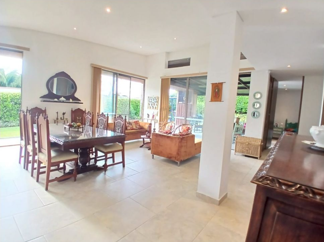 Casa de 3 alcobas en venta en Vía El Caimo, Armenia, 703 m² · foto 2 de 23