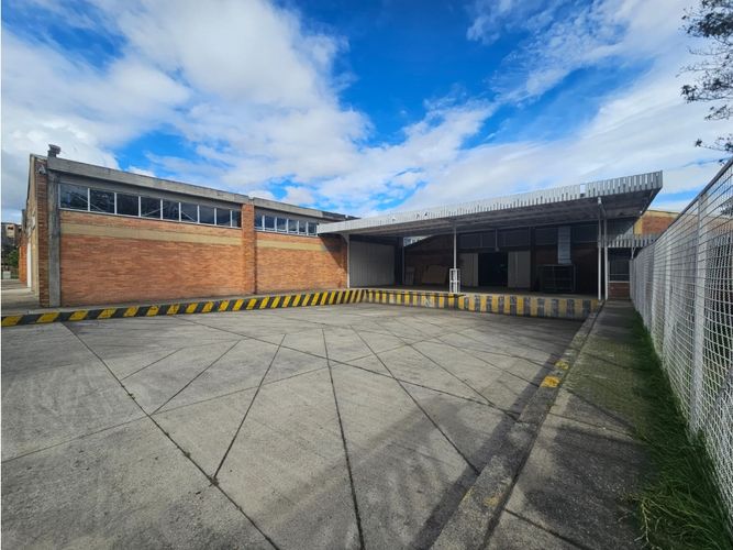 Casa en arriendo en Quinta Paredes, Bogotá, 390 m² · foto 2 de 4