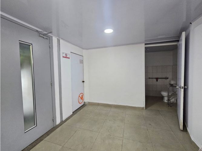 Casa en arriendo en Quinta Paredes, Bogotá, 390 m² · foto 3 de 4