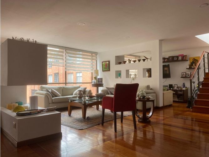 Apartamento de 4 alcobas en venta en Santa Barbara, Bogotá, 276 m² · foto 2 de 24