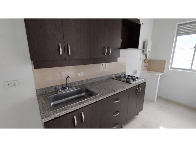 Apartamento de 3 alcobas en venta en La Victoria, Bello, 87 m² · foto 4 de 18