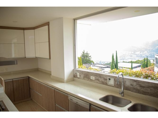 Casa de 4 alcobas en venta en Las Palmas, Medellín, 587 m² · foto 5 de 19
