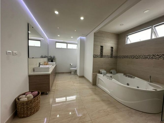 Casa de 4 alcobas en venta en Las Palmas, Medellín, 587 m² · foto 15 de 19