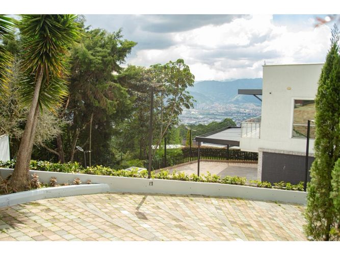 Casa de 4 alcobas en venta en Las Palmas, Medellín, 587 m² · foto 18 de 19