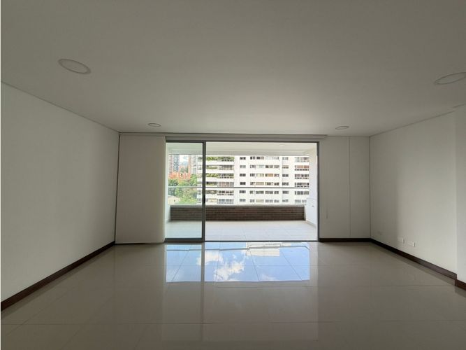 Apartamento de 2 alcobas en arriendo en Los Balsos, Medellín, 110 m² · foto 2 de 10