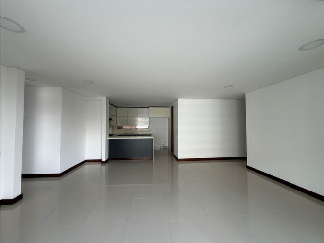 Apartamento de 2 alcobas en arriendo en Los Balsos, Medellín, 110 m² · foto 5 de 10