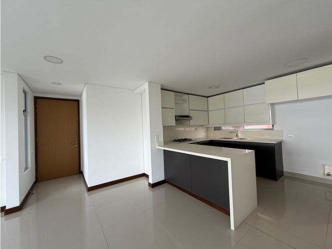 Apartamento de 2 alcobas en arriendo en Los Balsos, Medellín, 110 m² · foto 7 de 10
