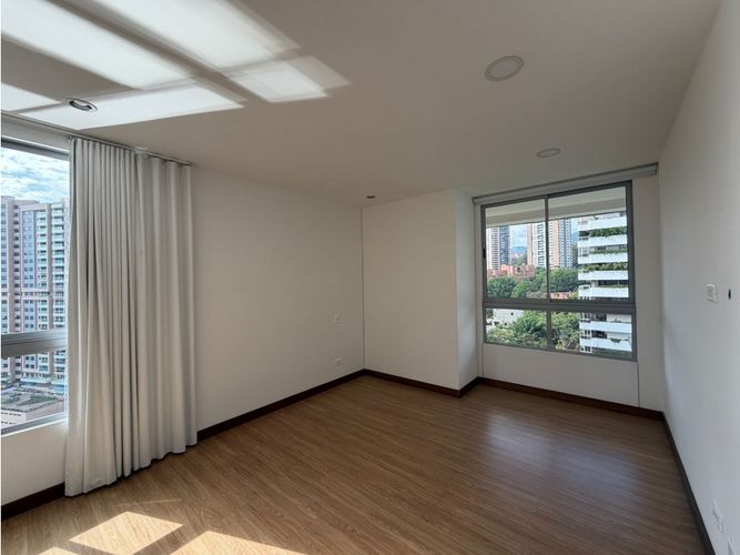 Apartamento de 2 alcobas en arriendo en Los Balsos, Medellín, 110 m² · foto 8 de 10