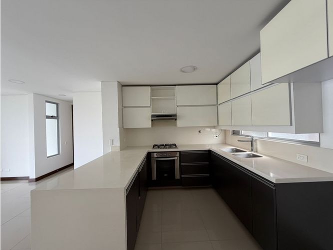 Apartamento de 2 alcobas en arriendo en Los Balsos, Medellín, 110 m² · foto 9 de 10