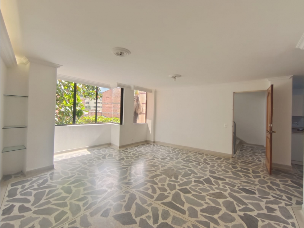 Apartamento en venta en La Almeria, Medellín · foto 2 de 14