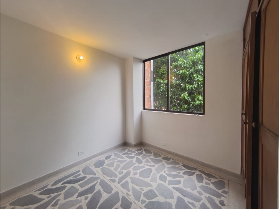 Apartamento en venta en La Almeria, Medellín · foto 5 de 14