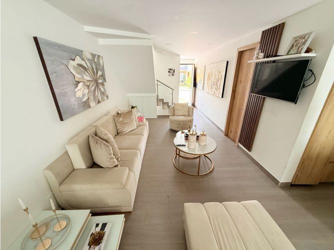 Casa de 4 alcobas en venta en La Ceja, 207 m² · foto 3 de 24