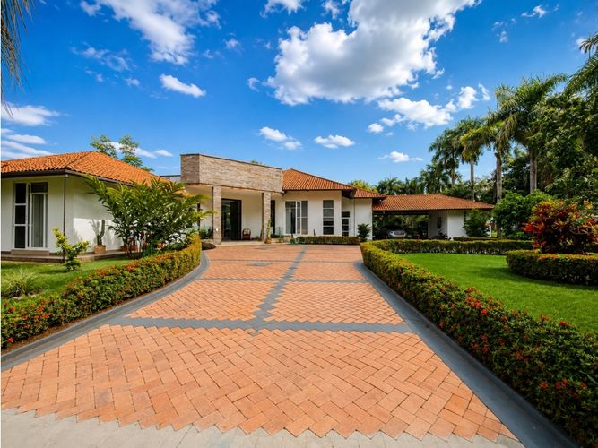 Casa de 4 alcobas en venta en Centro, Villavicencio, 540 m² · foto 2 de 10