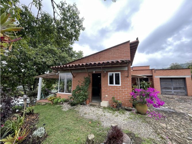 Casa de 3 alcobas en venta en La Clara, Guarne, 162 m² · foto 7 de 13