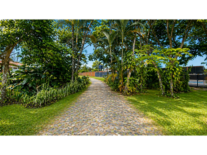 Finca en venta en Las Mercedes, Villavicencio, 420 m² · foto 2 de 19