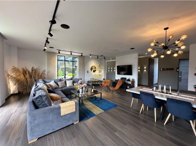 Casa de 3 alcobas en venta en Hatogrande, Sopó, 304 m² · foto 2 de 24