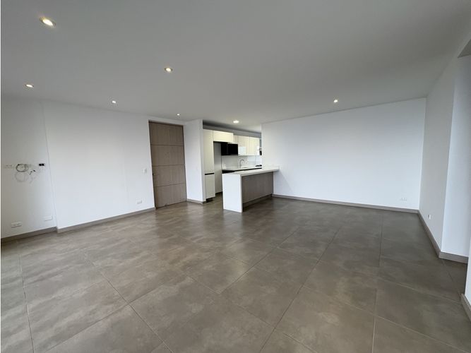 Apartamento en venta en Loma De Las Brujas, Envigado · foto 2 de 13