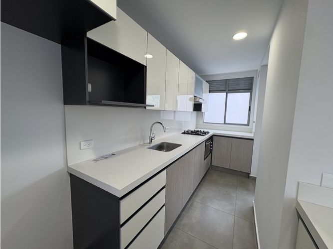 Apartamento en venta en Loma De Las Brujas, Envigado · foto 3 de 13