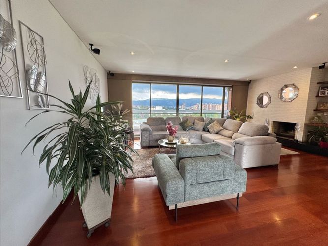 Apartamento de 3 alcobas en venta en San Jose De Bavaria, Bogotá, 186 m² · foto 2 de 19