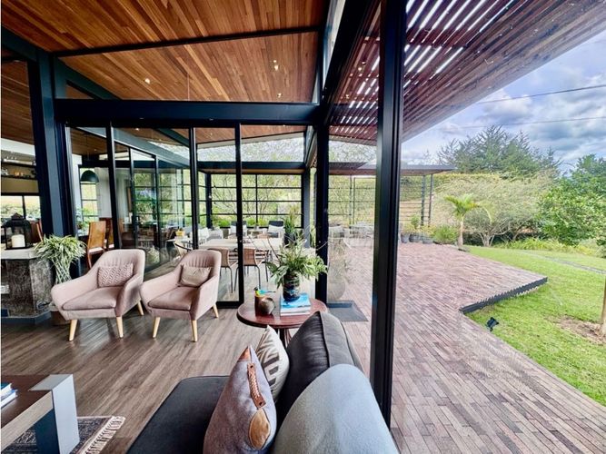 Casa de 3 alcobas en venta en Guamito, La Ceja · foto 2 de 24