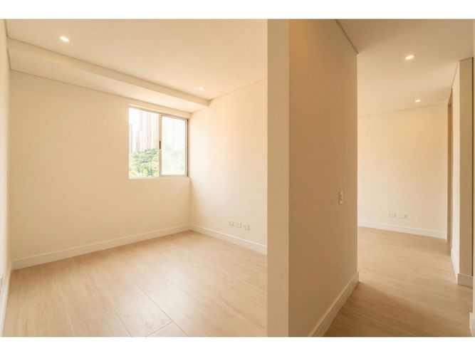 Apartamento de 2 alcobas en venta en Zona Industrial 1, Bello, 56 m² · foto 2 de 16