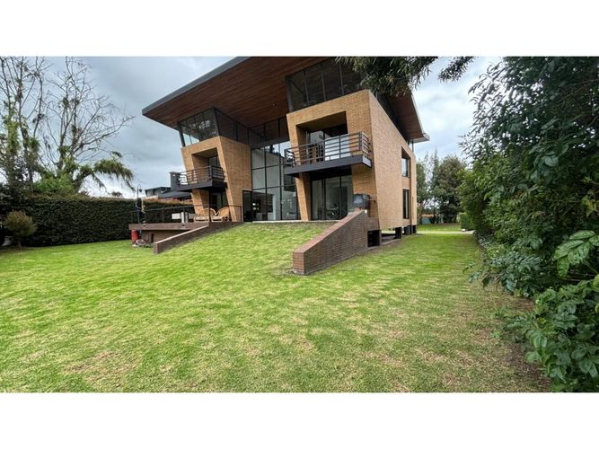 Casa de 4 alcobas en venta en Aposentos, Sopó, 400 m² · foto 2 de 24