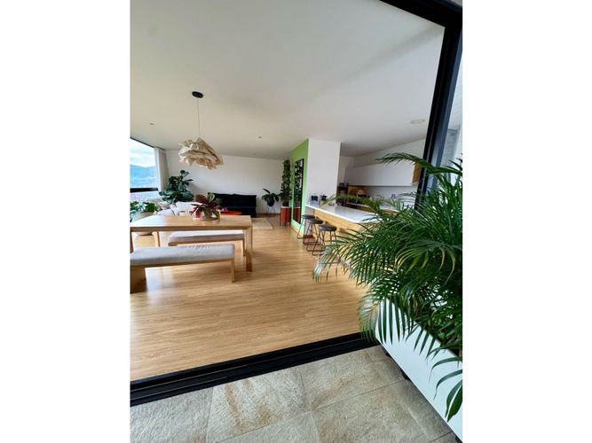 Apartamento de 3 alcobas en venta en San Lucas, Medellín, 216 m² · foto 3 de 21