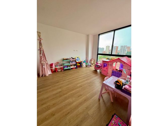 Apartamento de 3 alcobas en venta en San Lucas, Medellín, 216 m² · foto 7 de 21