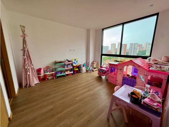 Apartamento de 3 alcobas en venta en San Lucas, Medellín, 216 m² · foto 8 de 21