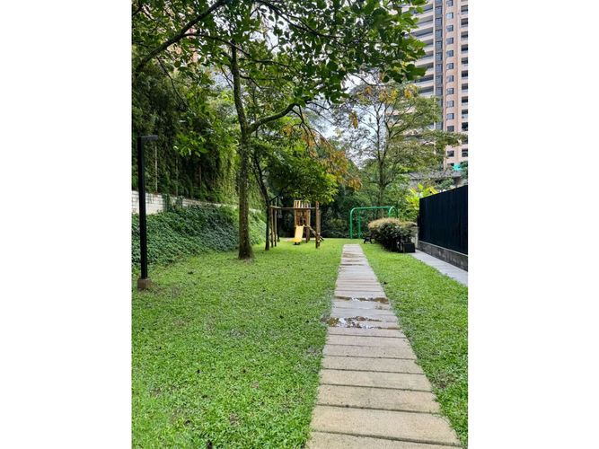 Apartamento de 3 alcobas en venta en San Lucas, Medellín, 216 m² · foto 19 de 21