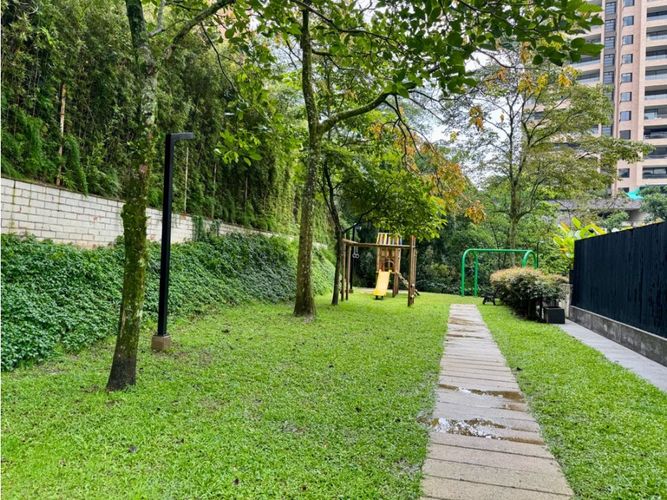 Apartamento de 3 alcobas en venta en San Lucas, Medellín, 216 m² · foto 20 de 21