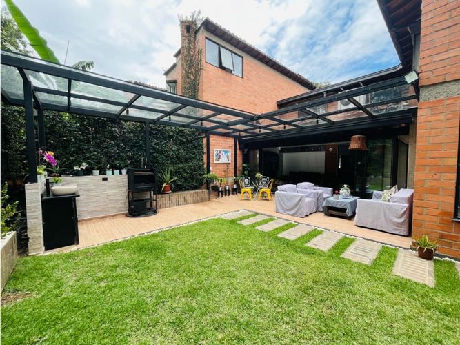Casa de 4 alcobas en venta en La Visitación, Medellín, 250 m² · foto 2 de 24