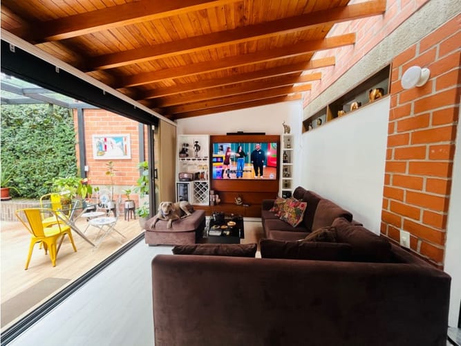 Casa de 4 alcobas en venta en La Visitación, Medellín, 250 m² · foto 4 de 24