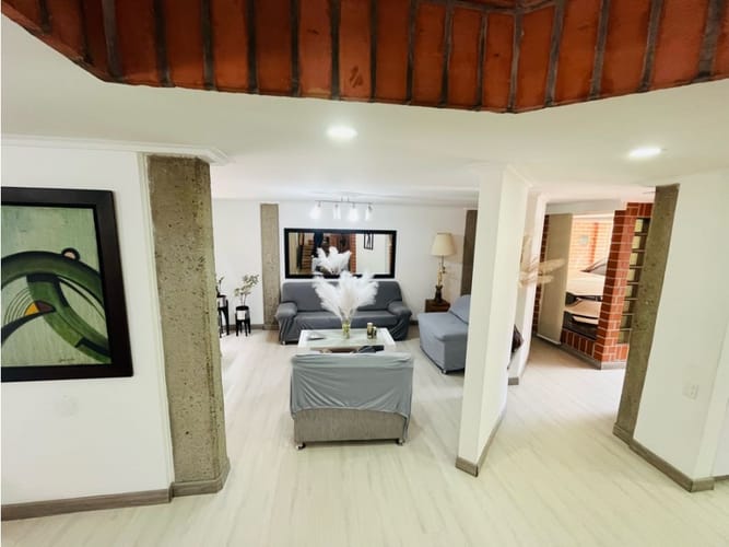Casa de 4 alcobas en venta en La Visitación, Medellín, 250 m² · foto 5 de 24