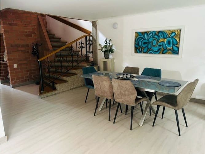Casa de 4 alcobas en venta en La Visitación, Medellín, 250 m² · foto 6 de 24