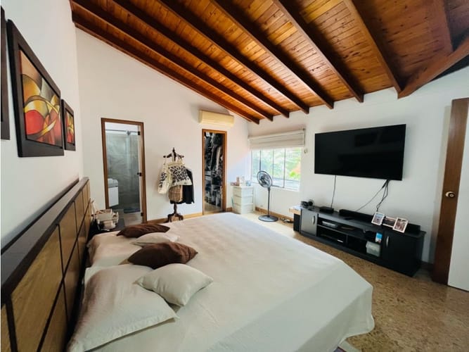 Casa de 4 alcobas en venta en La Visitación, Medellín, 250 m² · foto 14 de 24