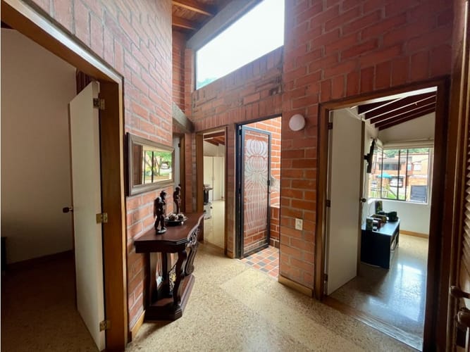 Casa de 4 alcobas en venta en La Visitación, Medellín, 250 m² · foto 16 de 24