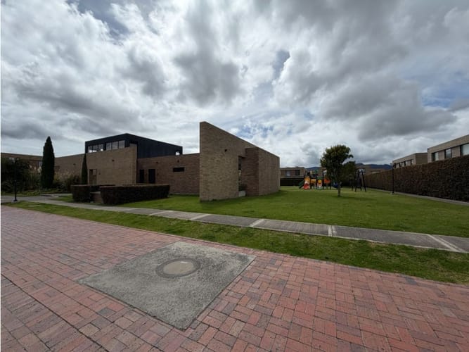 Casa de 3 alcobas en venta en Riachuelo, Chía, 160 m² · foto 1 de 18