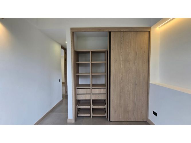 Casa de 3 alcobas en venta en El Porvenir, Rionegro, 181 m² · foto 3 de 24