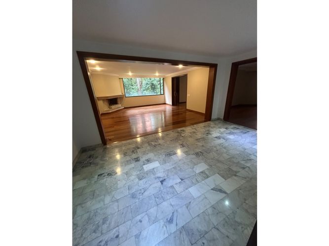 Apartamento de 3 alcobas en venta en Los Rosales, Bogotá, 252 m² · foto 4 de 20