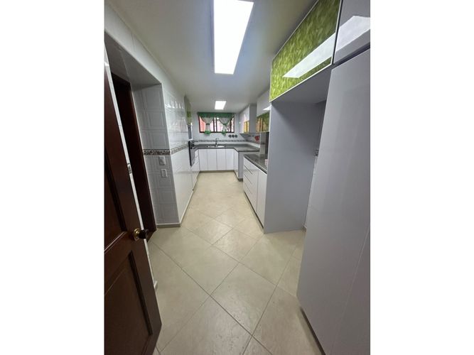 Apartamento de 3 alcobas en venta en Los Rosales, Bogotá, 252 m² · foto 7 de 20
