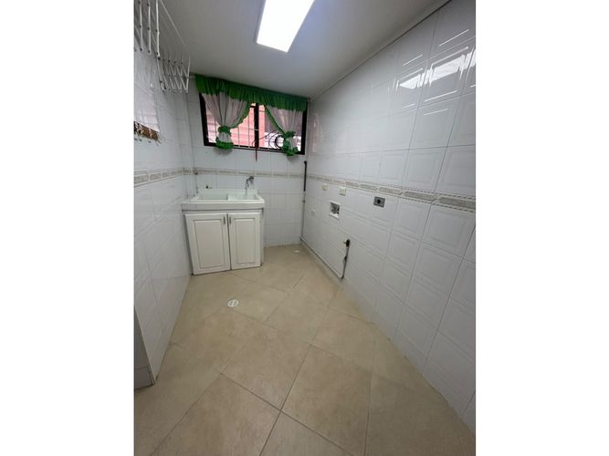 Apartamento de 3 alcobas en venta en Los Rosales, Bogotá, 252 m² · foto 8 de 20