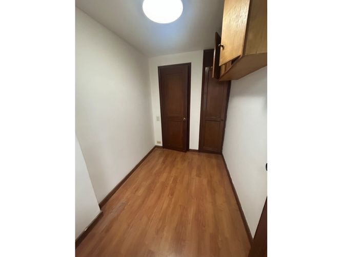 Apartamento de 3 alcobas en venta en Los Rosales, Bogotá, 252 m² · foto 9 de 20