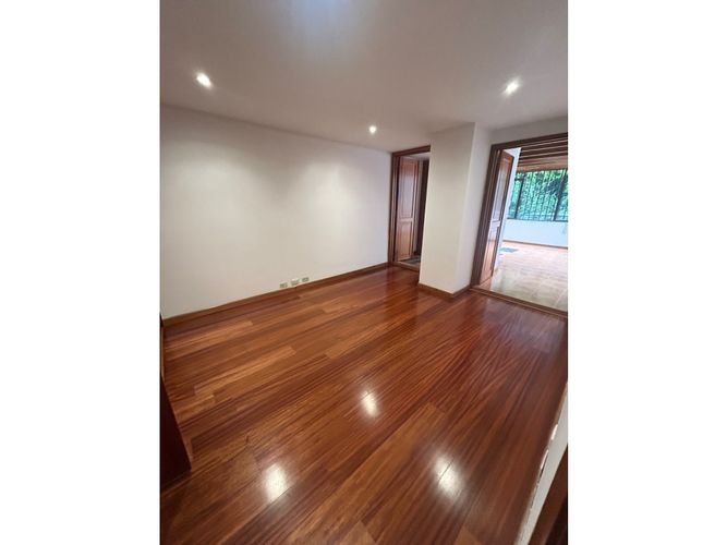 Apartamento de 3 alcobas en venta en Los Rosales, Bogotá, 252 m² · foto 10 de 20