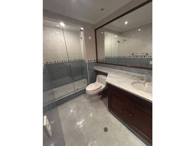 Apartamento de 3 alcobas en venta en Los Rosales, Bogotá, 252 m² · foto 16 de 20