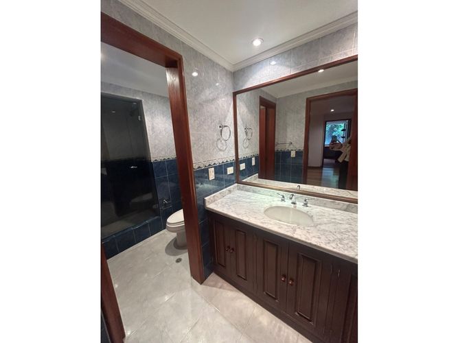 Apartamento de 3 alcobas en venta en Los Rosales, Bogotá, 252 m² · foto 17 de 20