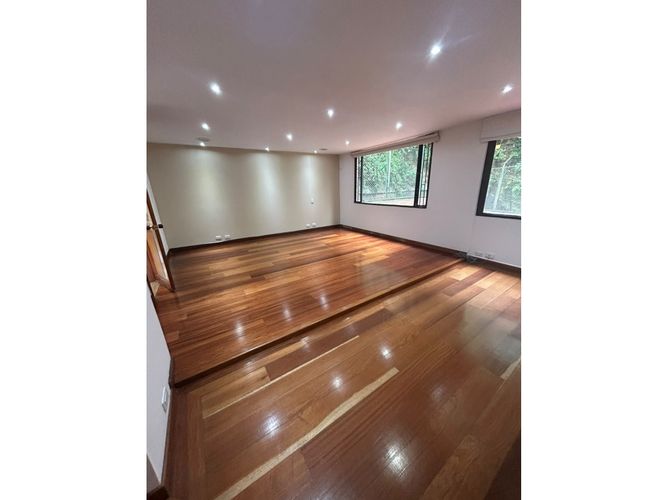 Apartamento de 3 alcobas en venta en Los Rosales, Bogotá, 252 m² · foto 18 de 20