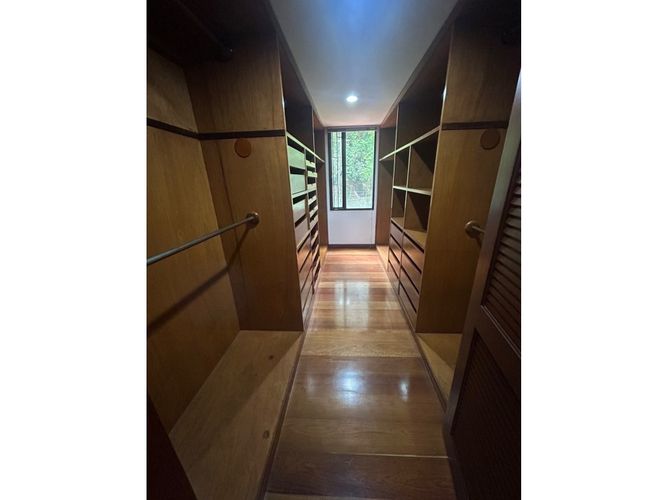Apartamento de 3 alcobas en venta en Los Rosales, Bogotá, 252 m² · foto 20 de 20