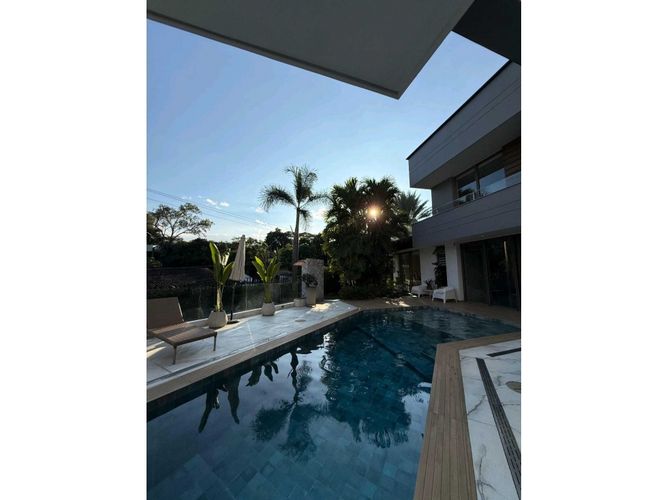 Casa de 3 alcobas en venta en Ciudad Jardin, Cali, 450 m² · foto 2 de 23