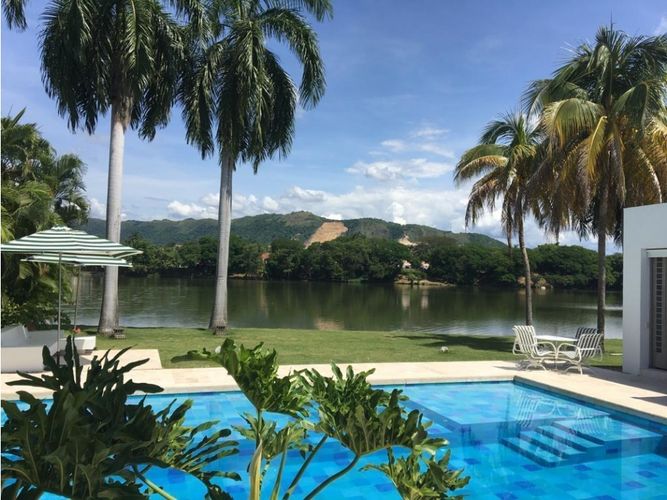 Casa de 4 alcobas en venta en Las Palmas, Ricaurte, 307 m² · foto 3 de 17